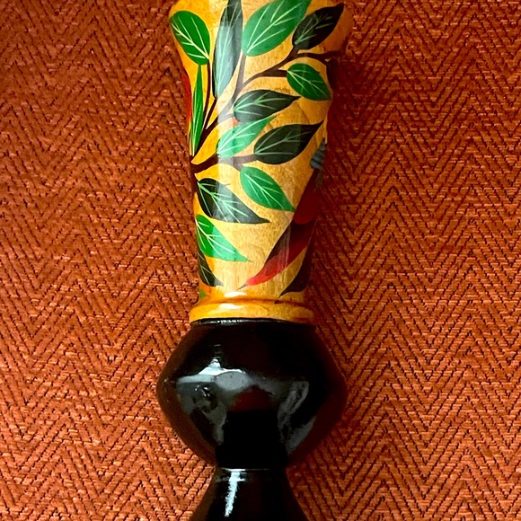 Wooden Hand Turned Hand Painted Scarlet Macaw Vase. - Picture 4 of 9